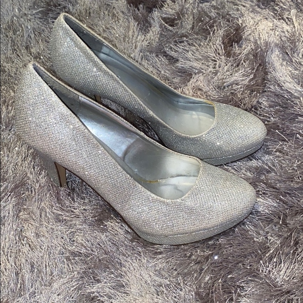 Heels - Picture 3 of 3